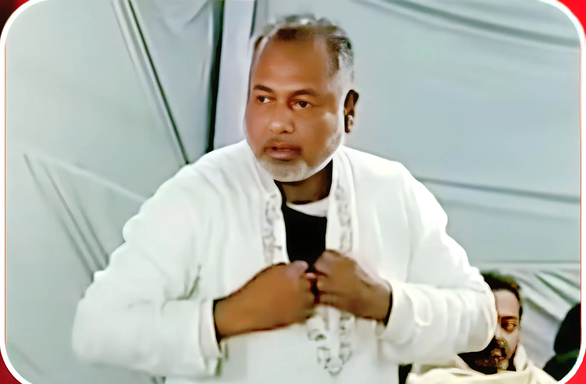 বুলেটপ্রুফ জ্যাকেট পরে গোপালগঞ্জে নির্বাচনী প্রচারণায় বিএনপি প্রার্থী এস এম জিলানী।